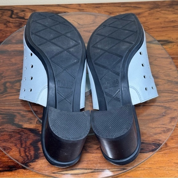 Munro Jules Perforated Heeled Mules White Silver Wash Nubuck - Picture 15 of 16